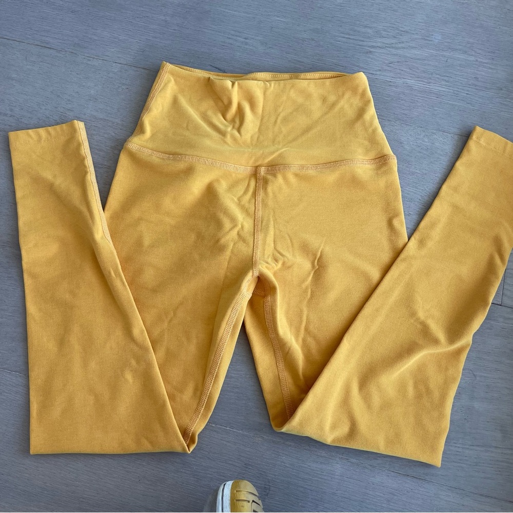 Beyond Yoga leggings in yellow